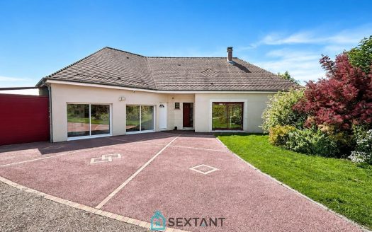 CONTEMPORARY SINGLE-STOREY HOUSE – 250 sqm LIVING SPACE – 3,300 sqm PLOT – ENERGY RATING B