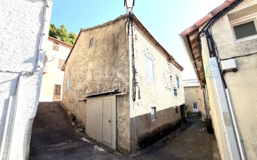 LARGE BARN, SMALL OUTSIDE SPACE, CAR PORT, PLEASANT HAMLET LOCATION