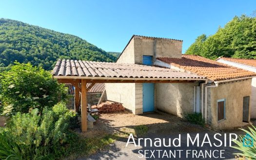 LARGE BARN, SMALL OUTSIDE SPACE, CAR PORT, PLEASANT HAMLET LOCATION