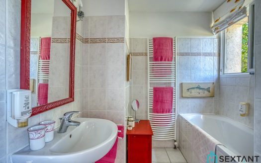 Large 19th-century renovated stone house, 320 sqm, guesthouse and B&B, 1.5 ha of land, 5 minutes from amenities