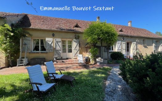 Large 19th-century renovated stone house, 320 sqm, guesthouse and B&B, 1.5 ha of land, 5 minutes from amenities