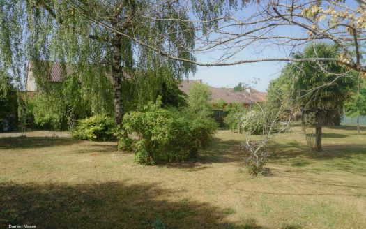 Stone property complex in the heart of the Perigord-Limousin regional natural park.