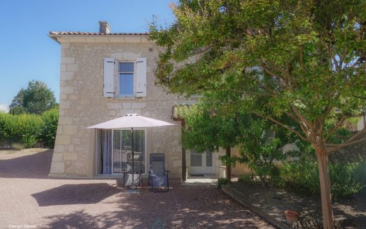 Charming stone house, nestled on the heights of the little Venice of the Perigord.