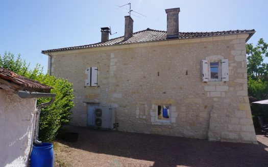 Charming stone house, nestled on the heights of the little Venice of the Perigord.