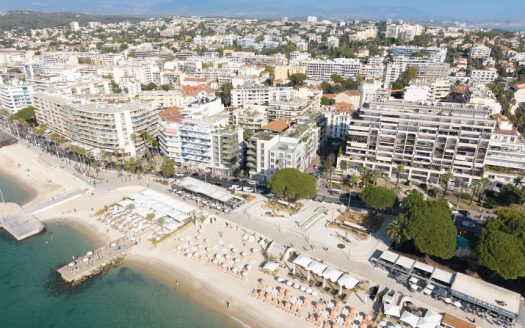 Juan-les-Pins – Prestigious Residence 50 Metres from the Beach