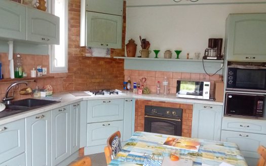 Maison 6 pièces avec terrain et dépendances