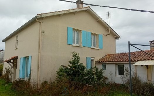 Maison 6 pièces avec terrain et dépendances