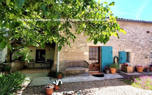 Charming Cottage-Style Home near Duras