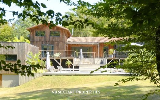 15 minutes from Bordeaux, Latresne, magnificent charming wooden house