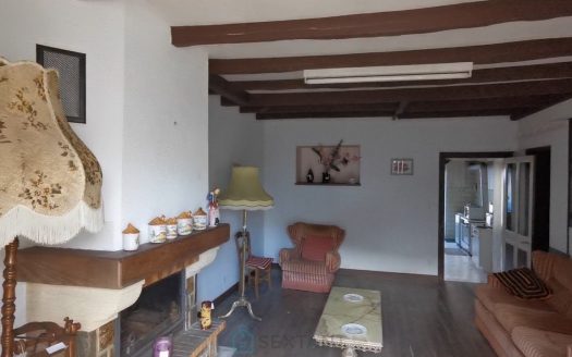 Charming lock-and-leave stone house to update, – potential for gîte or family living