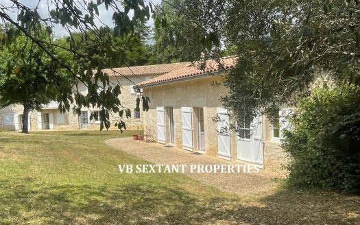 15 minutes from Bordeaux , an exceptional setting for this 8-hectare estate with 3 houses