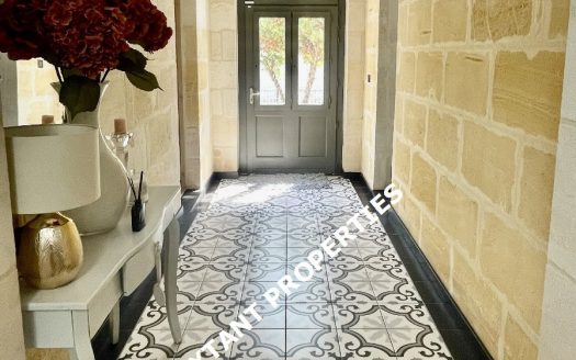 20 minutes from Bordeaux, renovated stone house with swimming pool