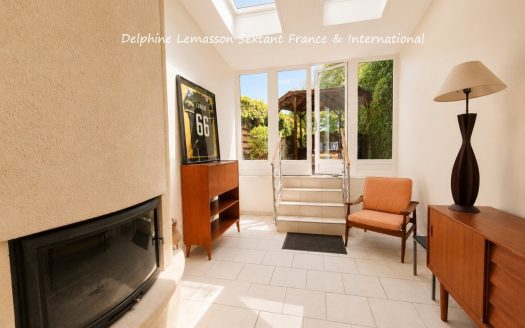 Character Townhouse with Private Garden in the Heart of Sainte-Foy-la-Grande