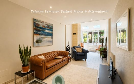 Character Townhouse with Private Garden in the Heart of Sainte-Foy-la-Grande