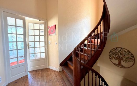 SPACIOUS 4-BED, 2-BATHROOM TOWN HOUSE 164M² WITH GARAGE AND TERRACE