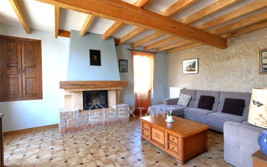 CHARMING CHARENTAISE HOUSE – 276 M² OF LIVING SPACE – 4 BEDROOMS – OUTBUILDINGS