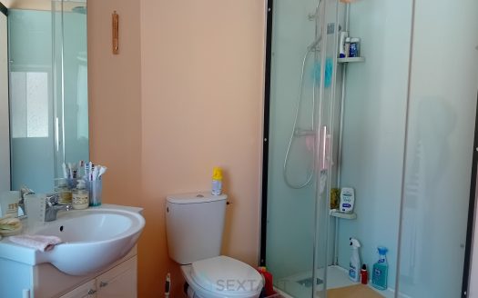Property 3 bedrooms and large open garden