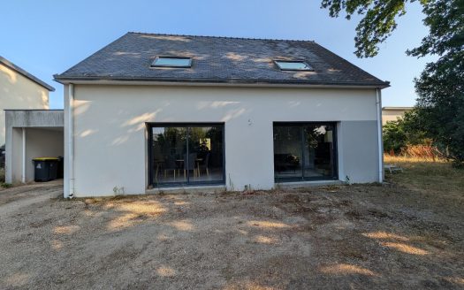 Maison récente quatre chambres et garage, proche centre Vannes et Port