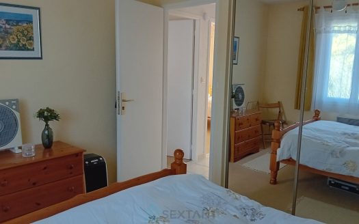 Property 3 bedrooms and large open garden
