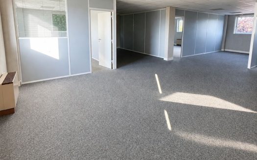 Ensemble immobilier de bureaux – 845 sqm avec parkings privatifs à proximité immédiate de l'aéroport. 4.300.000 € HT