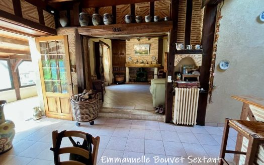 Bergerac, 15-20 min, typical perigourdine style house, with gite to convert, garages, quiet hamlet