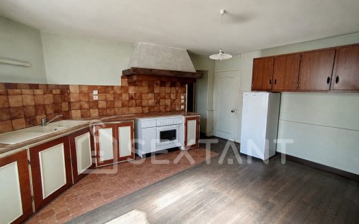 120 sqm HOUSE – TO RENOVATE – 4 BEDROOMS – LARGE OUTBUILDINGS