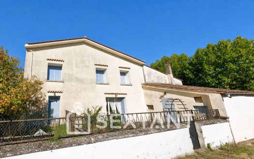 120 sqm HOUSE – TO RENOVATE – 4 BEDROOMS – LARGE OUTBUILDINGS