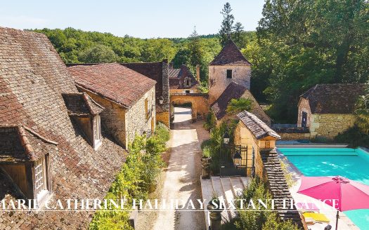 SPECTACULAR CHARTREUSE AND ITS THREE BEAUTIFUL HOUSES!