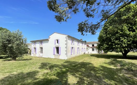 Beautiful property of 325sqm on a plot of 3,660sqm