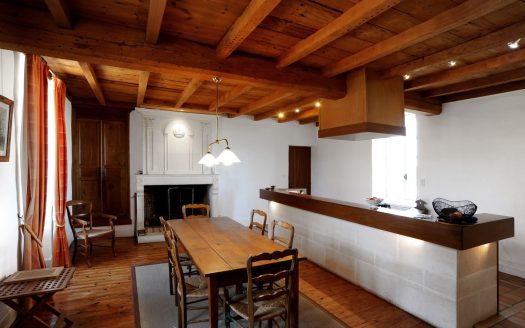 Magnificent 17th-century Charentais manor house