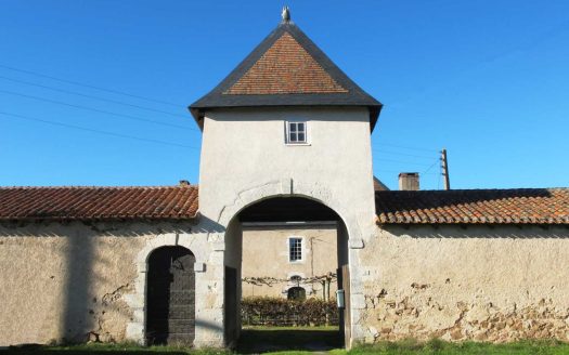 MAGNIFICENTLY RESTORED 18TH-CENTURY ESTATE