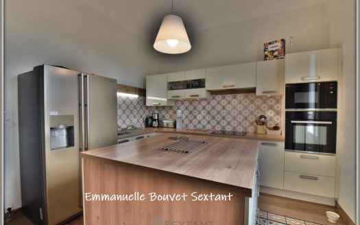 Gorgeous bourgeoise house, close Bergerac, nice spaces, garden, garage, car-port, swimming pool, solarium, access to the river