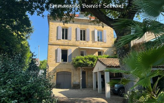 Gorgeous bourgeoise house, close Bergerac, nice spaces, garden, garage, car-port, swimming pool, solarium, access to the river