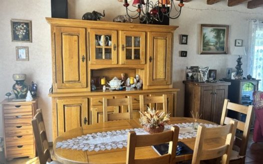 Beautiful house, 4 bedrooms, large basement, large garden with amazing views.