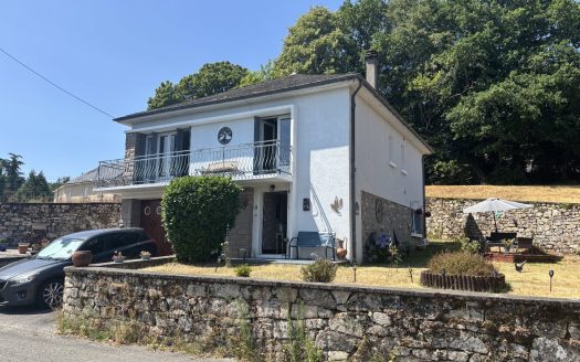Village house with 3 bedrooms, Garden and beautiful views.