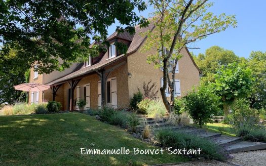 BERGERAC, beautiful perigourdine house, 202 sqm, 6 bedrooms, pool, garage, nice beautiful fenced garden