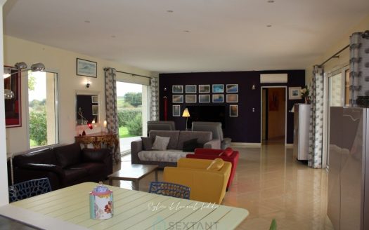 LOW CONSUMPTION CONTEMPORARY HOUSE WITH CLEAR VIEW OF THE SURROUNDING COUNTRYSIDE