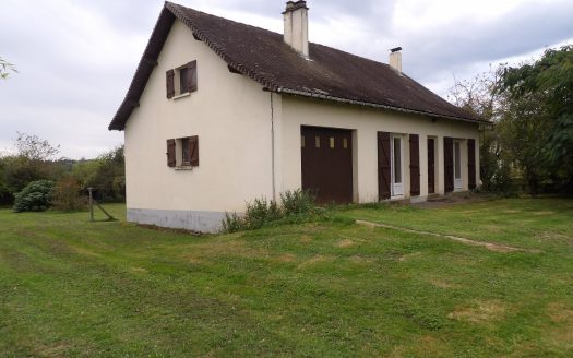 In the heart of the Dordogne in Jumilhac Le Grand, a beautiful house and its lovely grounds