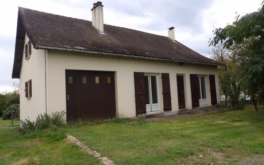 In the heart of the Dordogne in Jumilhac Le Grand, a beautiful house and its lovely grounds