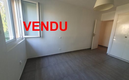 For sale 4-room apartment of 116sqm  with two parking spaces