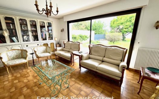 BERGERAC city-centre, 4 bedrooms, 2 bathrooms, office, double-garage, fenced garden, pool, basement