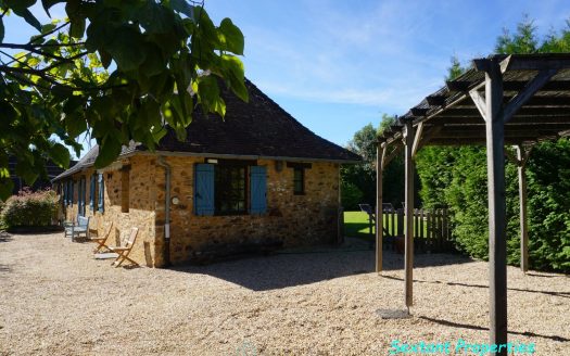 Charming real estate complex with two houses and swimming pools in the heart of the Péigord Vert.