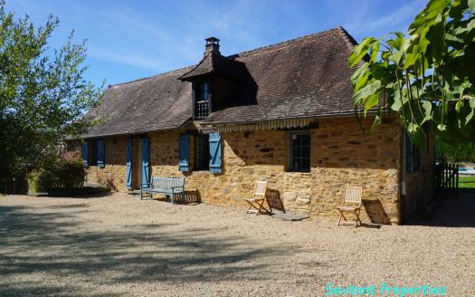 Charming real estate complex with two houses and swimming pools in the heart of the Péigord Vert.
