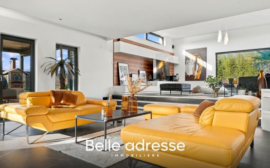 Real estate complex in a rare living environment
