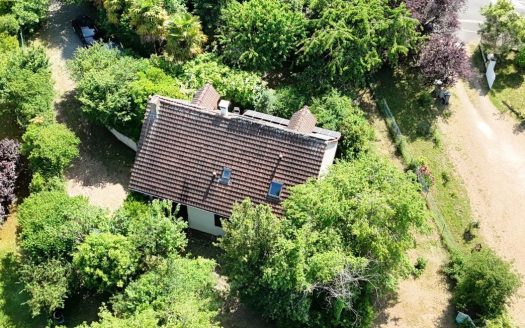 A rare opportunity in this highly sought-after area,5 bedrooms house