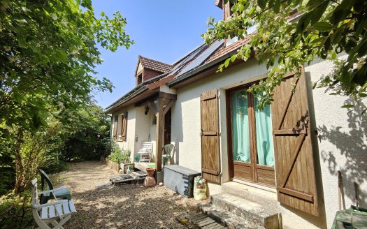 A rare opportunity in this highly sought-after area,5 bedrooms house