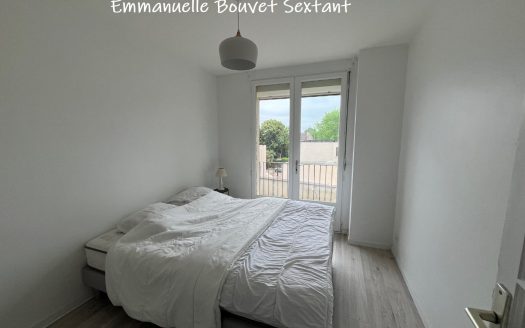 BERGERAC city center, 2 min walk to the train station, 2 bedrooms renovated appartment with balcony.