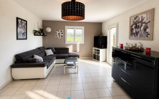 EXCLUSIVITE – DIVONNE-LES-BAINS – Appartement 4 pièces en duplex de 102 sqm –  529.000 €