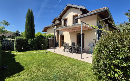 EXCLUSIVITE – DIVONNE-LES-BAINS – Appartement 4 pièces en duplex de 102 sqm –  529.000 €