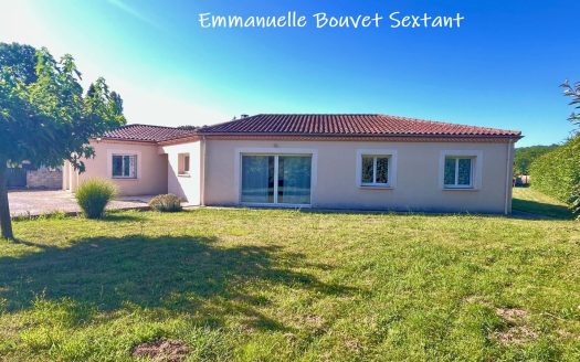 Contemporary house, 4 beds, 2 baths, 2 toilets, double-garage, 2000 sqm